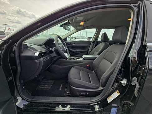 Used 2025 Nissan Altima 2.5 SV AWD/4WD image 9