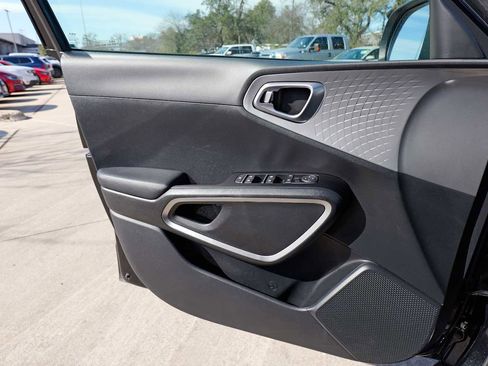 Certified 2024 Kia Soul LX w/ Option Group 015 image 20