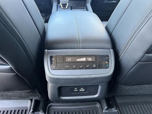 Certified 2025 Nissan Pathfinder SL FWD image 30