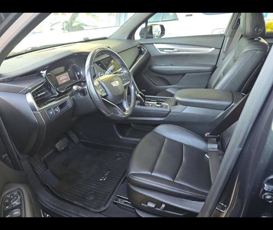 Used 2022 Cadillac XT6 Luxury FWD image 2