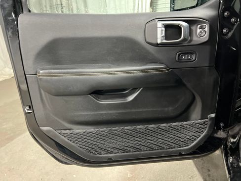 Used 2025 Jeep Wrangler Unlimited Sahara AWD/4WD image 20