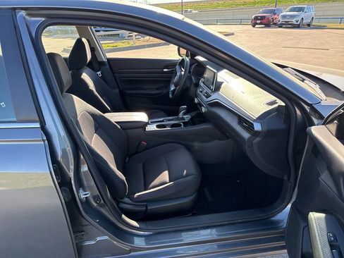 Used 2024 Nissan Altima 2.5 SV image 14