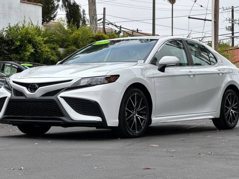 Used 2023 Toyota Camry SE FWD image 9