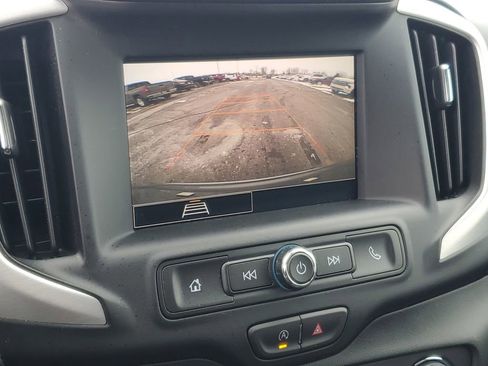 Used 2024 GMC Terrain SLE w/ Driver Convenience Package image 18