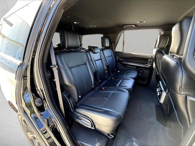 Used 2018 Ford Expedition XLT w/ Equipment Group 202A RWD image 25