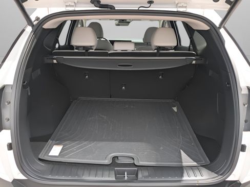 Certified 2025 Hyundai Tucson Limited FWD image 9