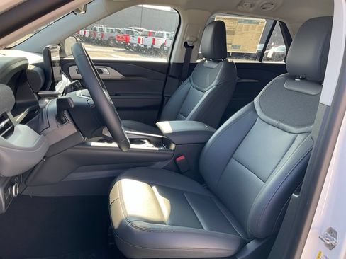 New 2026 Ford Explorer Active w/ Active Comfort Package AWD/4WD image 4