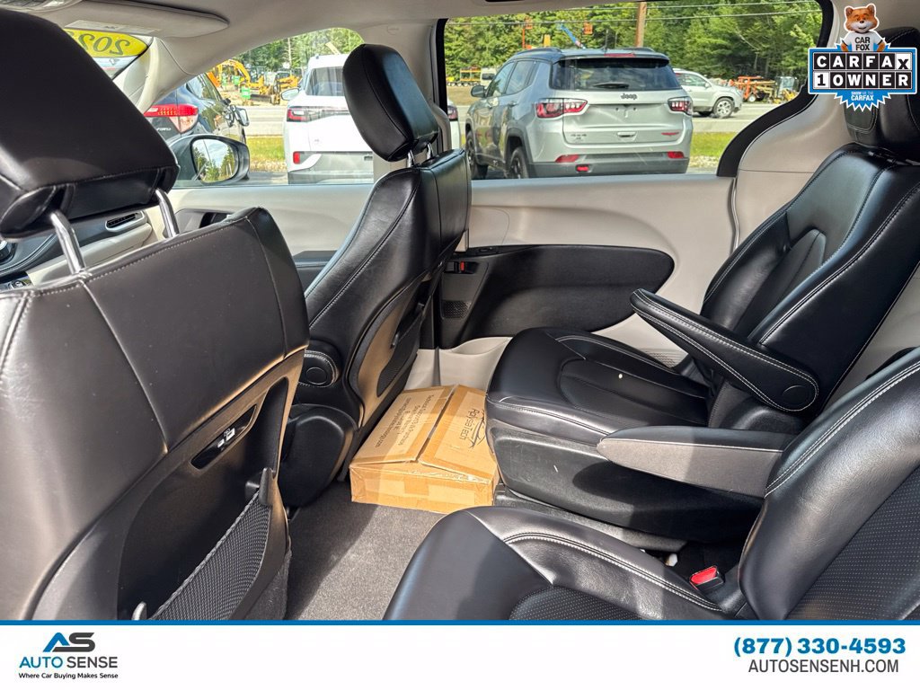 Used 2023 Chrysler Pacifica Touring-L FWD image 25