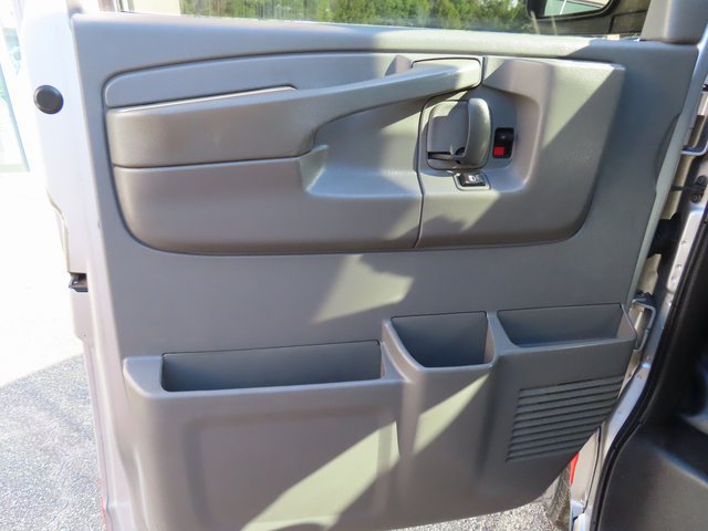Used 2015 Chevrolet Express 2500 RWD image 21