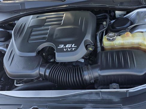 Used 2014 Chrysler 300 RWD image 22