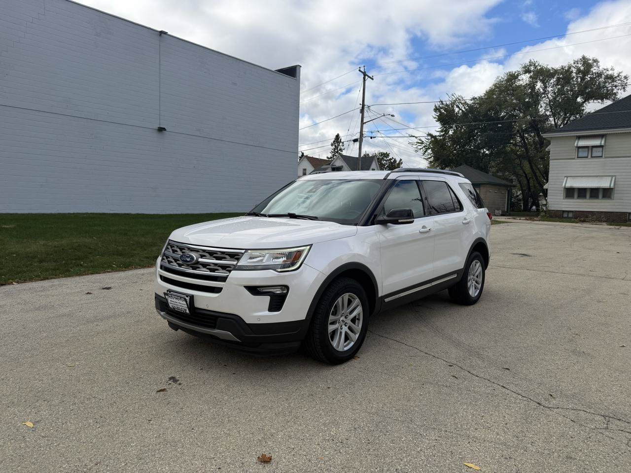 Used 2018 Ford Explorer XLT w/ Equipment Group 202A AWD/4WD image 3
