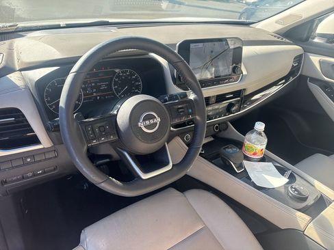 Used 2023 Nissan Rogue SL w/ SL Premium Package image 4