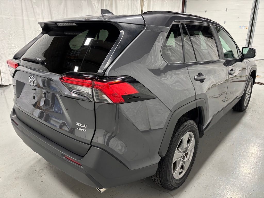 Used 2025 Toyota RAV4 XLE AWD/4WD image 7