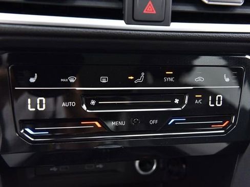 New 2026 Volkswagen Taos SE image 14