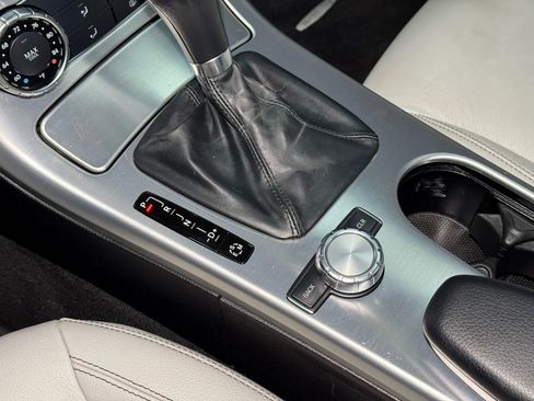 Used 2012 Mercedes-Benz SLK 350 image 27