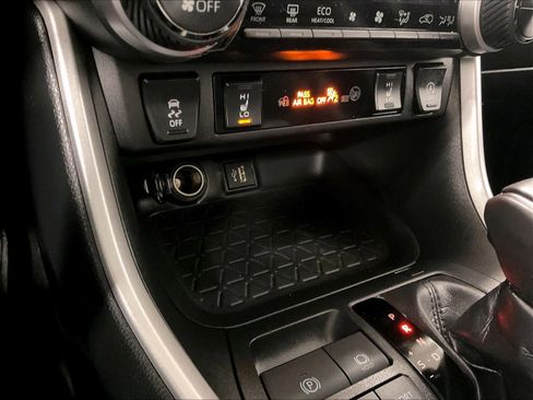 Used 2025 Toyota RAV4 XLE Premium image 27