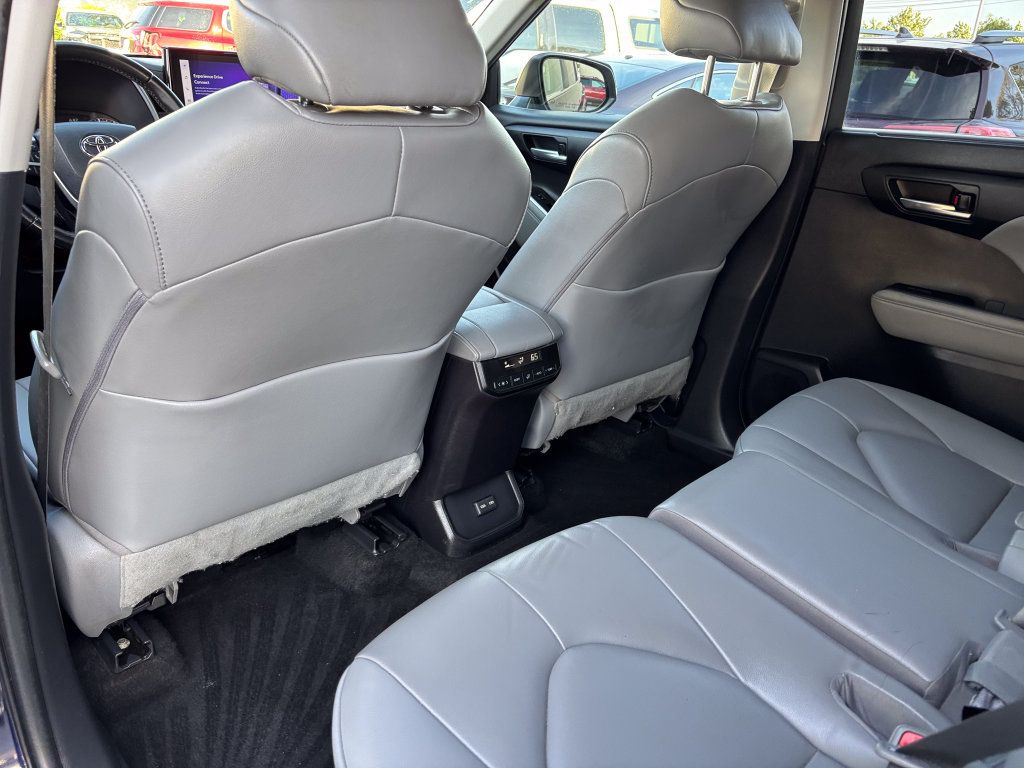 Used 2023 Toyota Highlander XLE AWD/4WD image 45