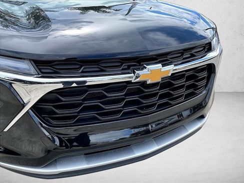 Used 2025 Chevrolet Trax LT FWD image 29