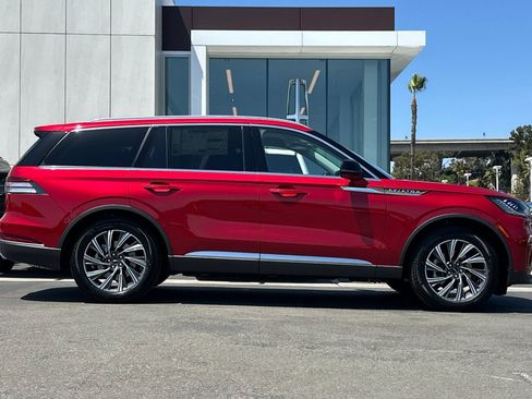 New 2026 Lincoln Aviator 2WD image 2