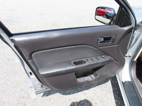 Used 2010 Ford Fusion SE FWD image 11