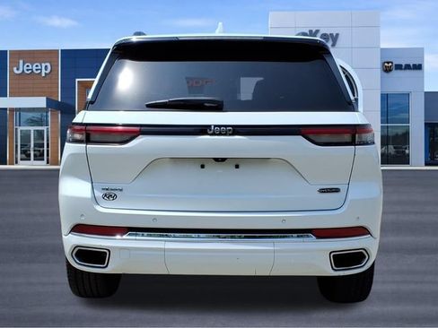 Used 2022 Jeep Grand Cherokee Overland AWD/4WD image 4