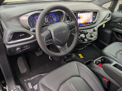 New 2026 Chrysler Pacifica Select FWD image 13