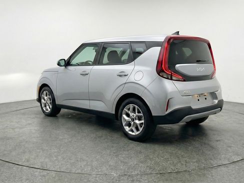 Used 2025 Kia Soul LX w/ LX Technology Package FWD image 5
