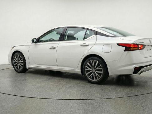 Used 2025 Nissan Altima 2.5 SV image 6