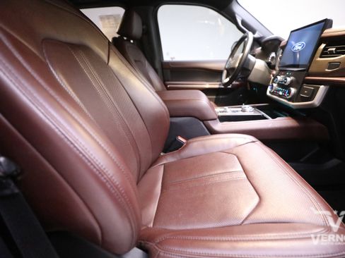 Used 2022 Ford Expedition Limited image 11