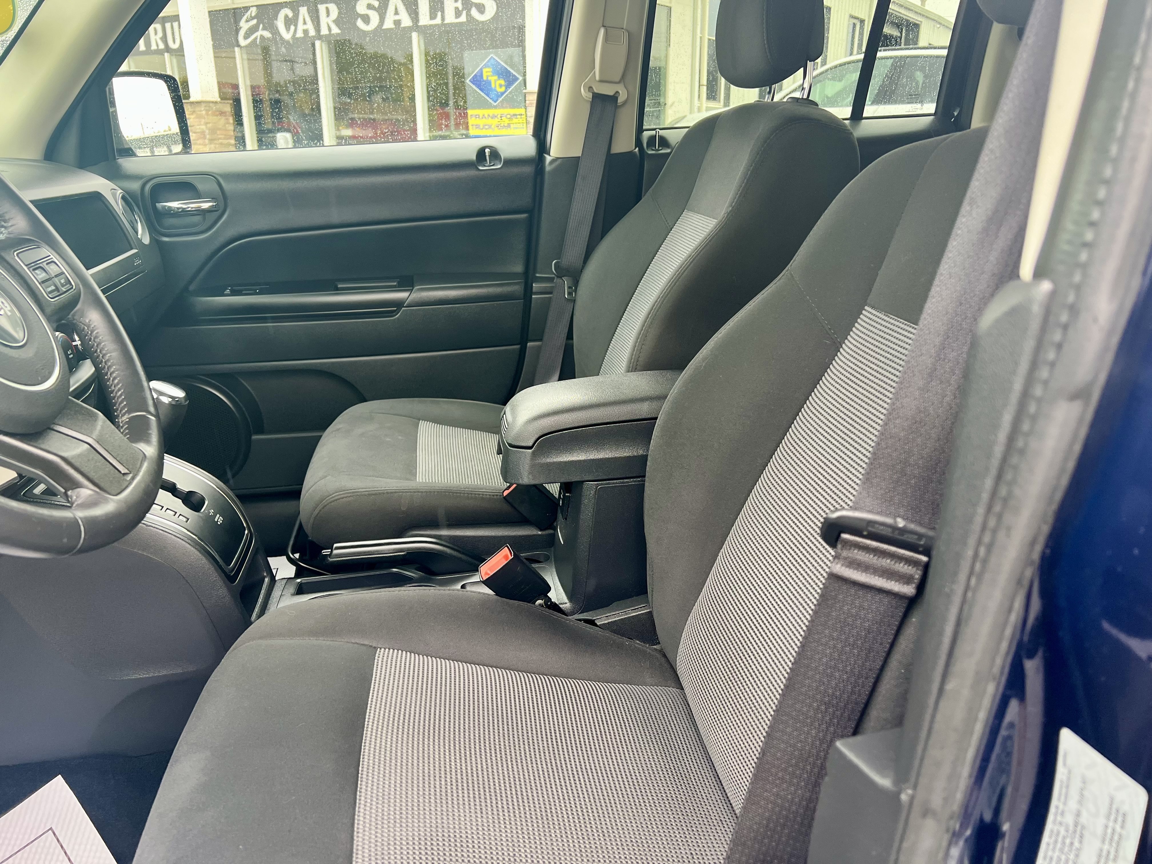 Used 2016 Jeep Patriot Latitude AWD/4WD image 11
