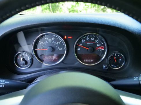 Used 2016 Jeep Wrangler Unlimited Rubicon AWD/4WD image 10