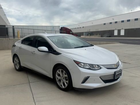 Used 2017 Chevrolet Volt Premier w/ Driver Confidence II Package FWD image 7