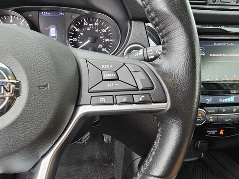Used 2019 Nissan Rogue SV FWD image 25