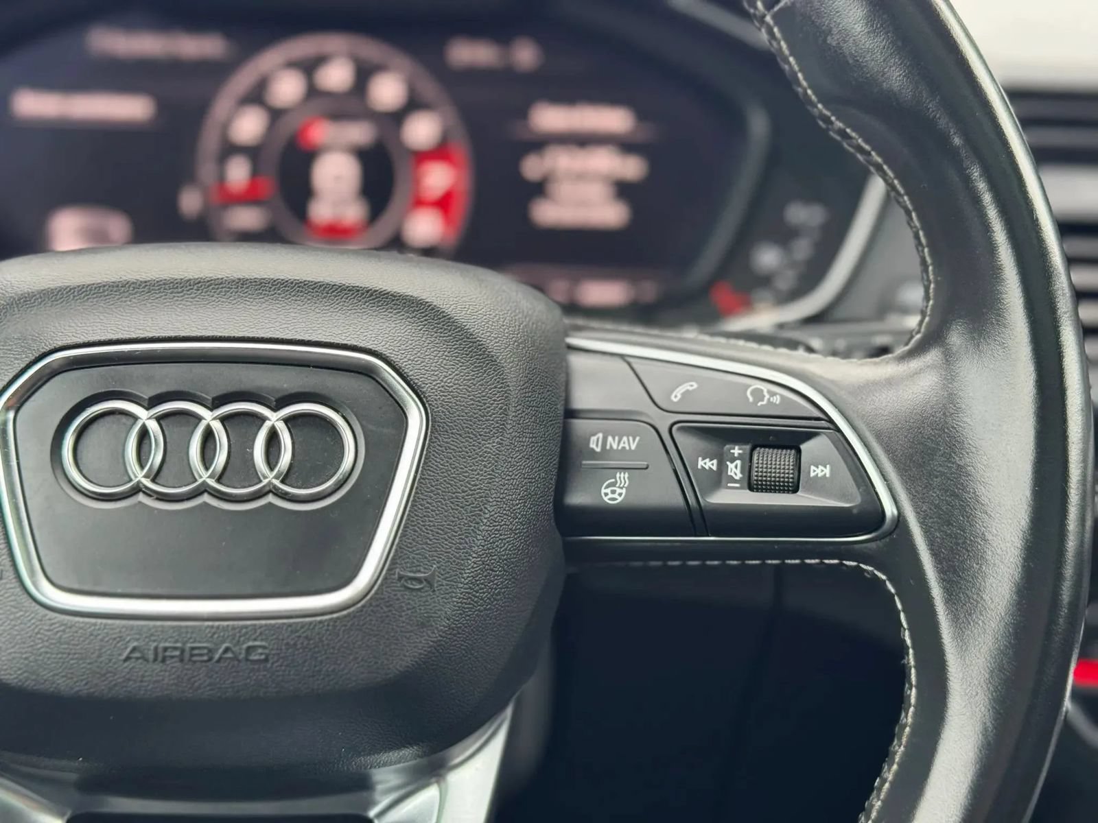 Used 2018 Audi SQ5 Premium Plus w/ Navigation Package AWD/4WD image 33
