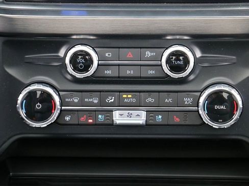 New 2026 Ford F250 Lariat w/ Black Appearance Package image 31