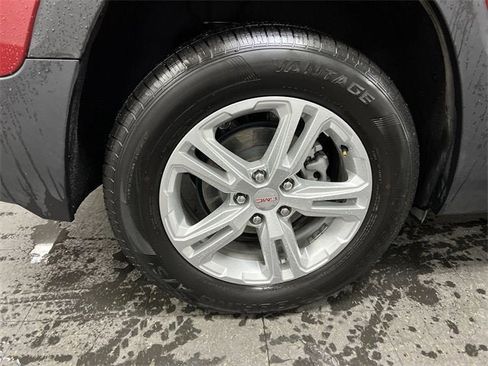 Used 2024 GMC Terrain SLE image 32