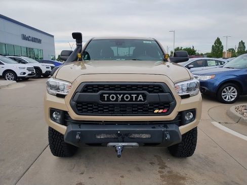 Used 2019 Toyota Tacoma TRD Off-Road AWD/4WD image 3