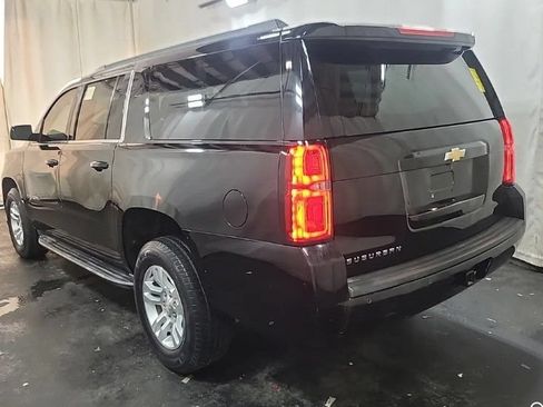 Used 2018 Chevrolet Suburban LS RWD image 3
