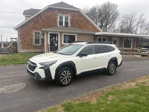 Used 2023 Subaru Outback Premium image 1