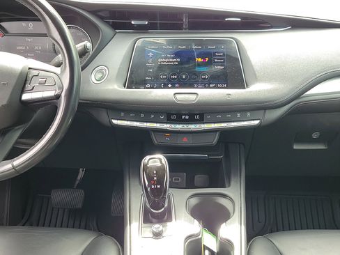 Used 2021 Cadillac XT4 Premium Luxury w/ LPO, Radiant Package FWD image 18