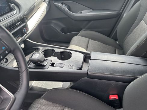 Used 2025 Nissan Rogue SV FWD image 42