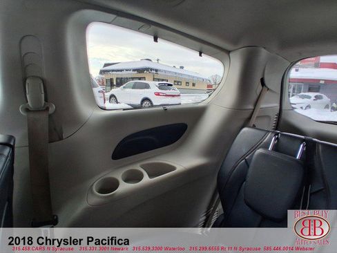 Used 2018 Chrysler Pacifica Touring-L image 13