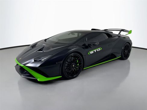 Used 2023 Lamborghini Huracan STO image 10