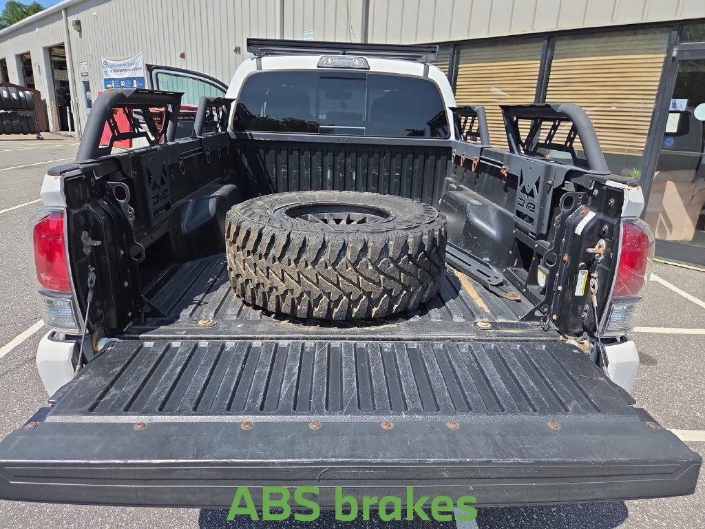 Used 2017 Toyota Tacoma TRD Off-Road AWD/4WD image 19