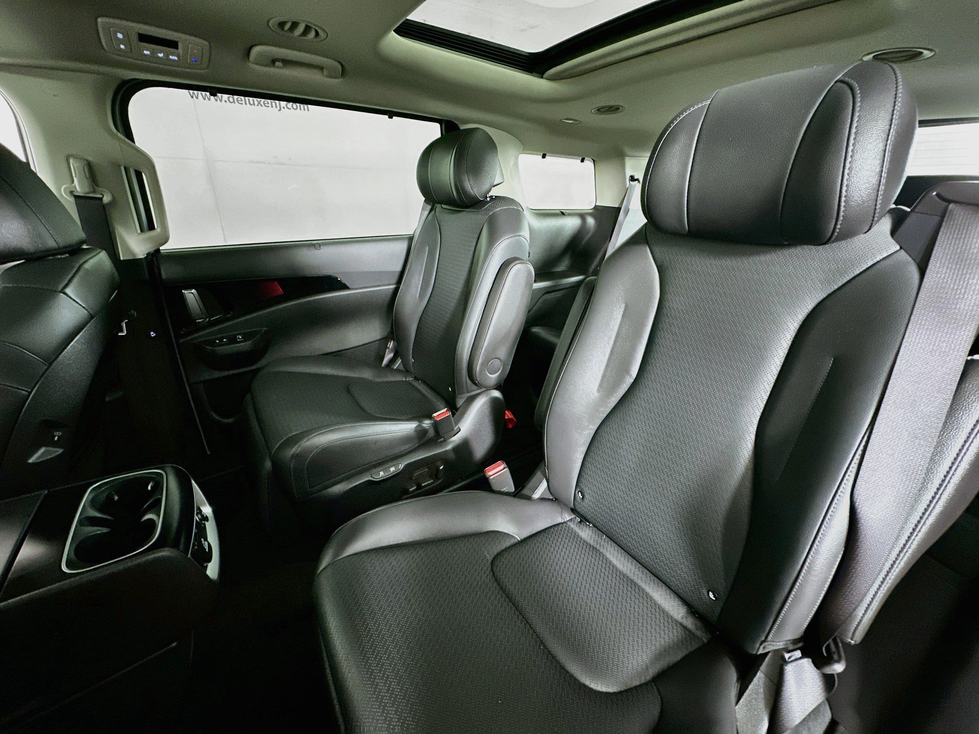 Used 2025 Kia Carnival SX Prestige FWD image 23