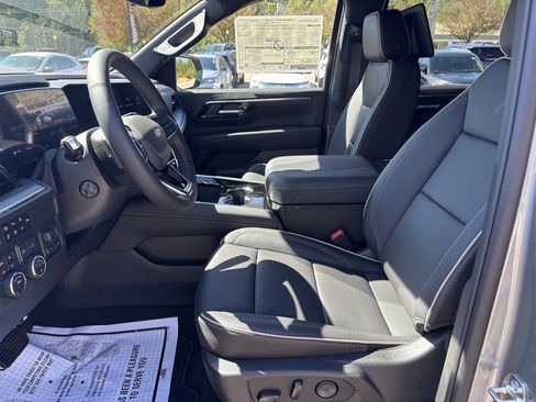 New 2026 Chevrolet Suburban Premier image 16