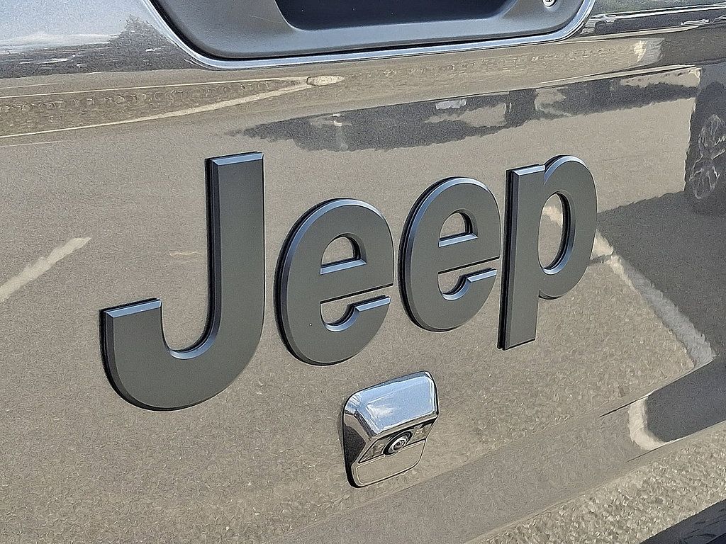 Used 2025 Jeep Gladiator Sport AWD/4WD image 30