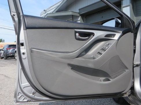 Used 2012 Hyundai Elantra GLS FWD image 12