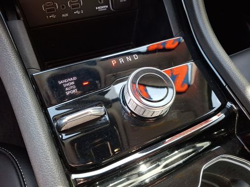 Certified 2023 Jeep Grand Cherokee Limited AWD/4WD image 15