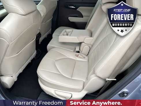 Used 2022 Toyota Highlander XLE FWD image 30
